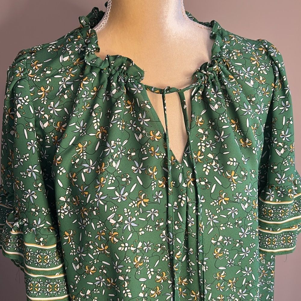 ❤️EUC Max Studio Blouse(size 1X) - Picture 4 of 10